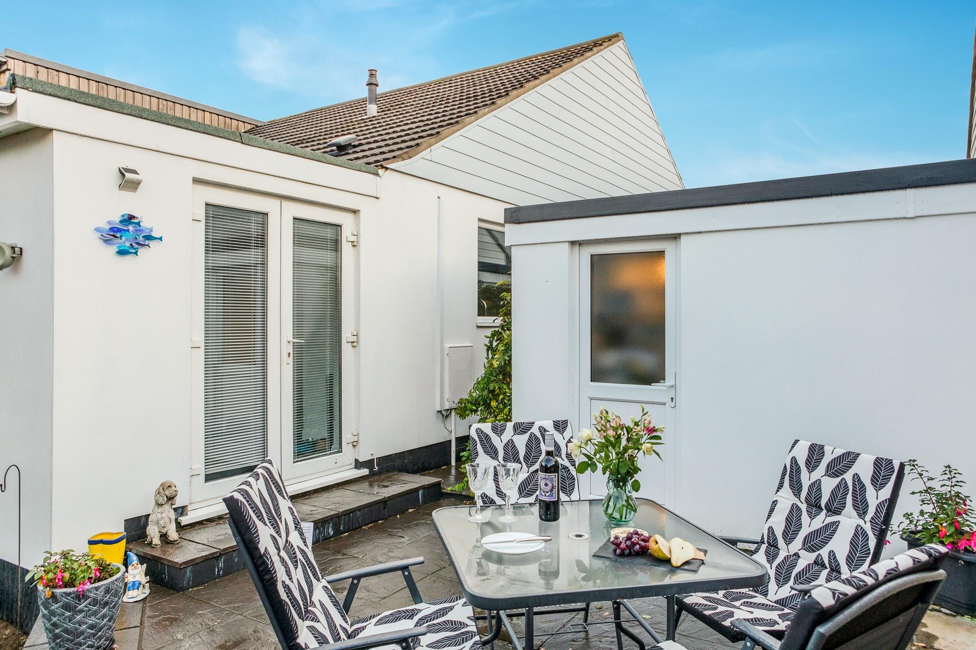 Set yourself up for the day with a hearty breakfast al fresco.