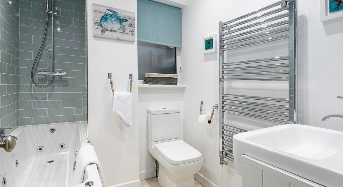 Wash off sandy toes after a day on Porthmeor beach in the modern family bathroom, or indulge in a soak in the jacuzzi bath.