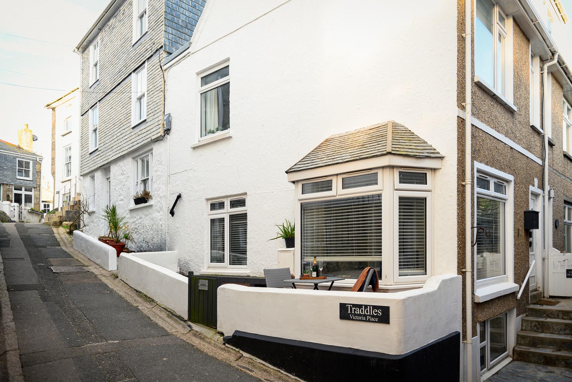 Traddles is situated in Downalong, just steps from the harbourfront.