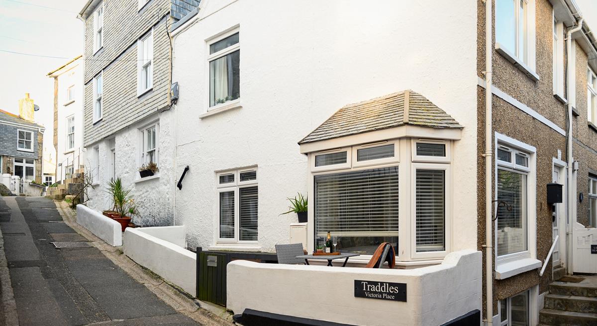 Traddles is situated in Downalong, just steps from the harbourfront.