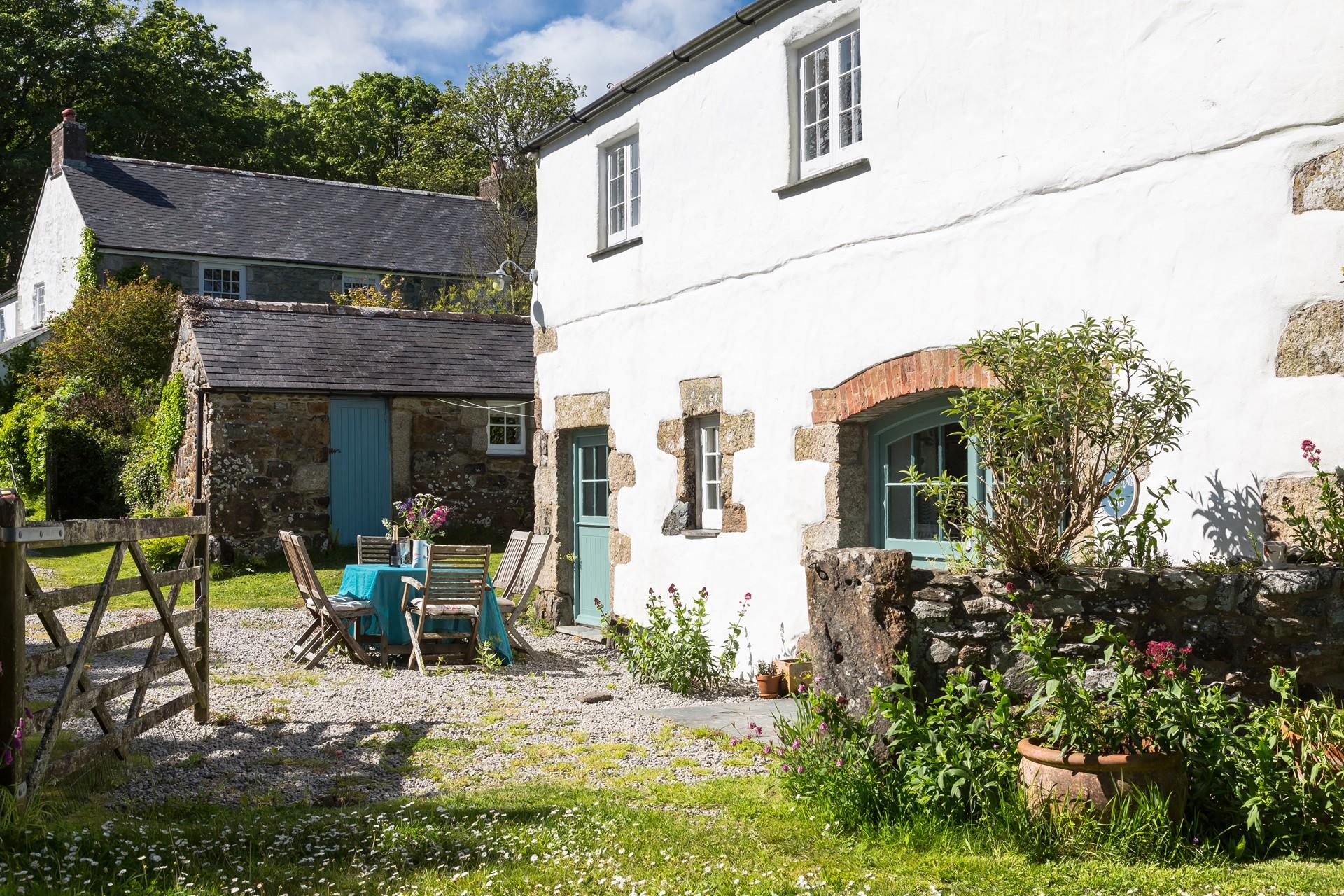Gaze across rolling Cornish fields and feel a world away from daily life.