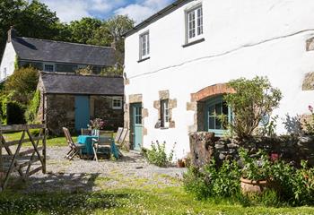 Gaze across rolling Cornish fields and feel a world away from daily life.