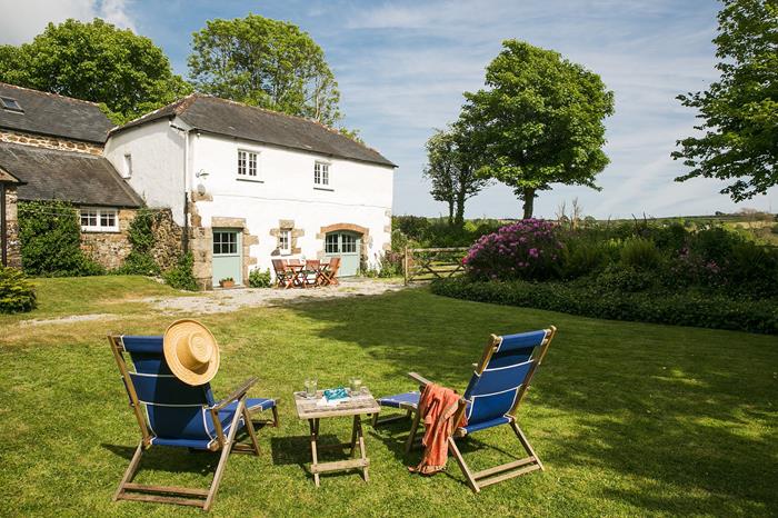 Cob Cottage, Sleeps 6 in Helford River