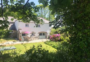 Cob Cottage in Helford River