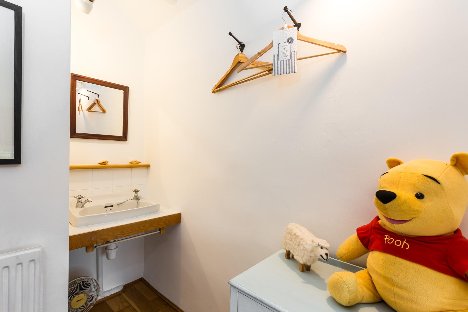 The kids will love exploring the gardens at James Cottage.