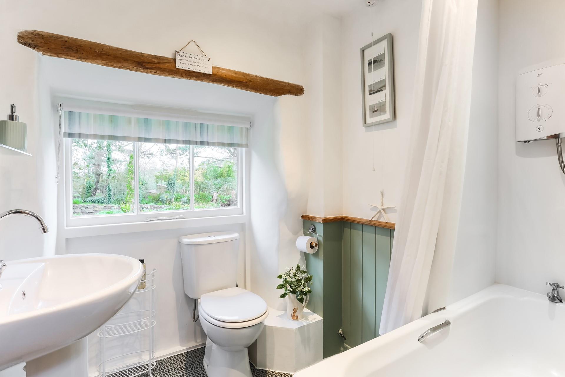 The family bathroom is perfect for washing off sandy toes after beach days.