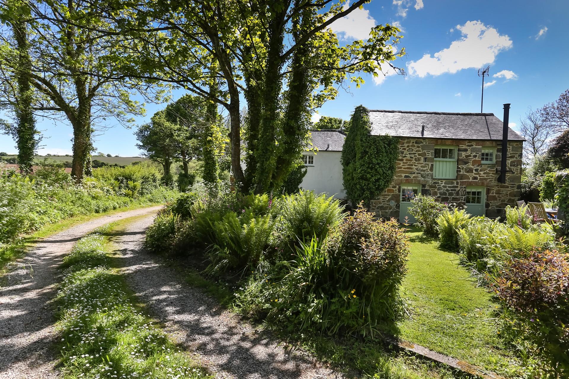 The cottage is located in the beautiful countryside.