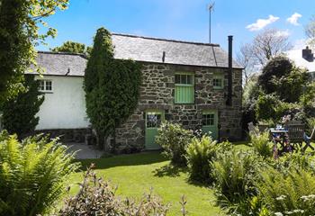 Take your breakfast al fresco in the leafy garden.