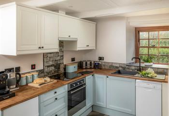 The fully equipped kitchen is perfect for rustling up tasty meals.