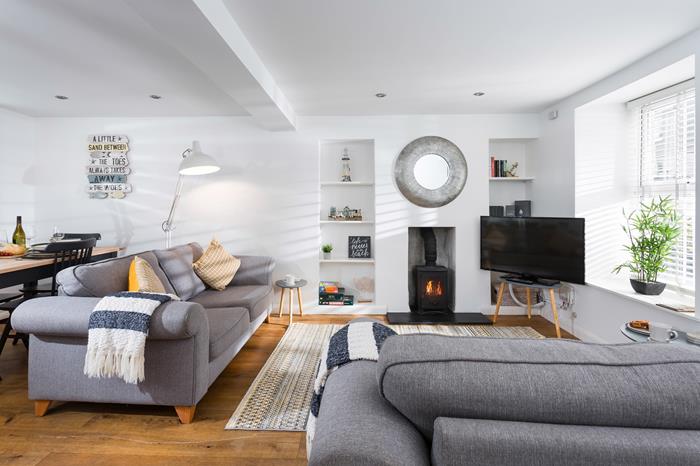 Anchorage Cottage, Porthleven, Sleeps 4 in Porthleven