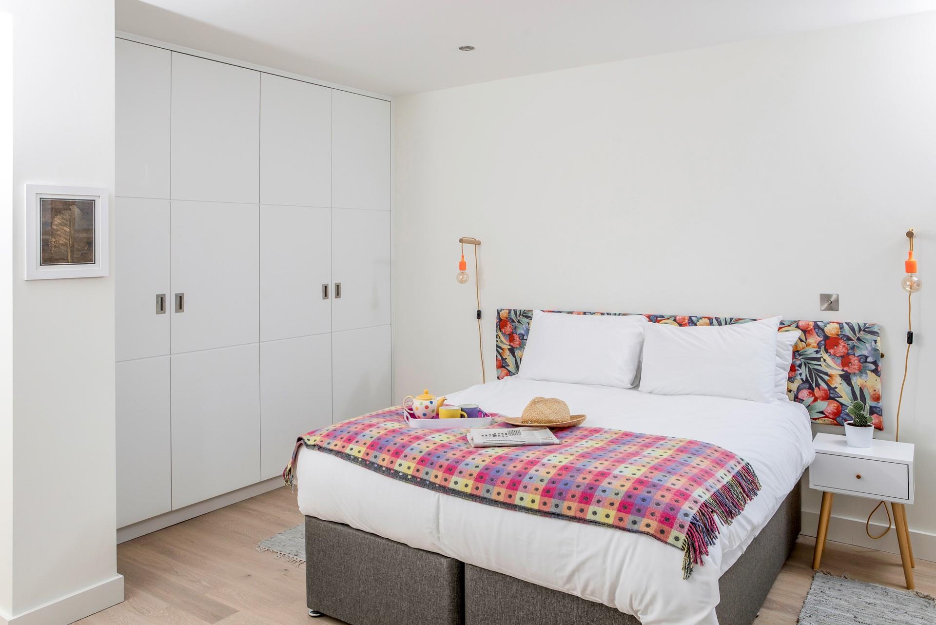 Zip and link beds allow for flexible sleeping in bedroom 1.