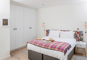 Zip and link beds allow for flexible sleeping in bedroom 1.