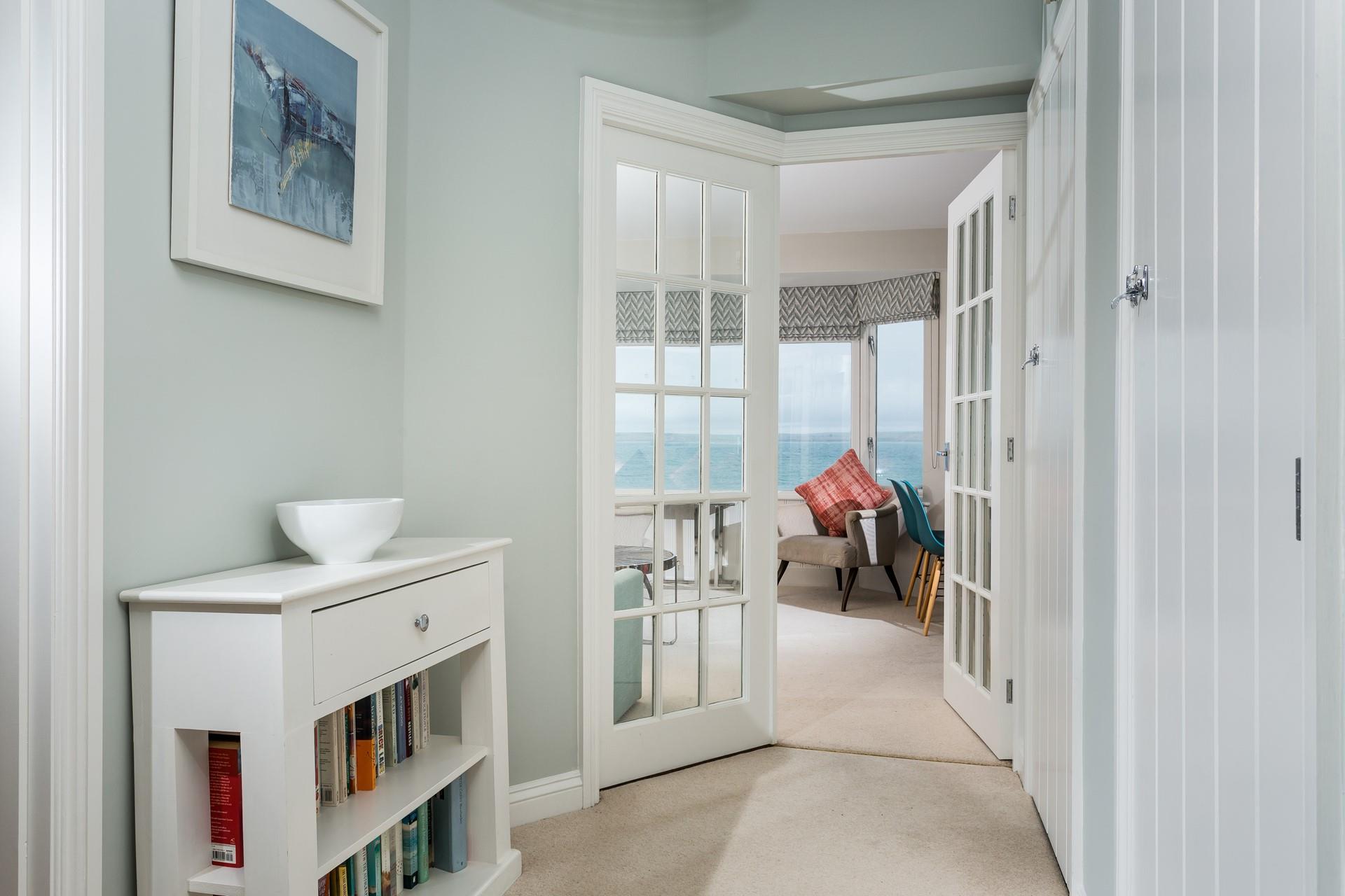 The apartment is decorated with the colours of the coast.