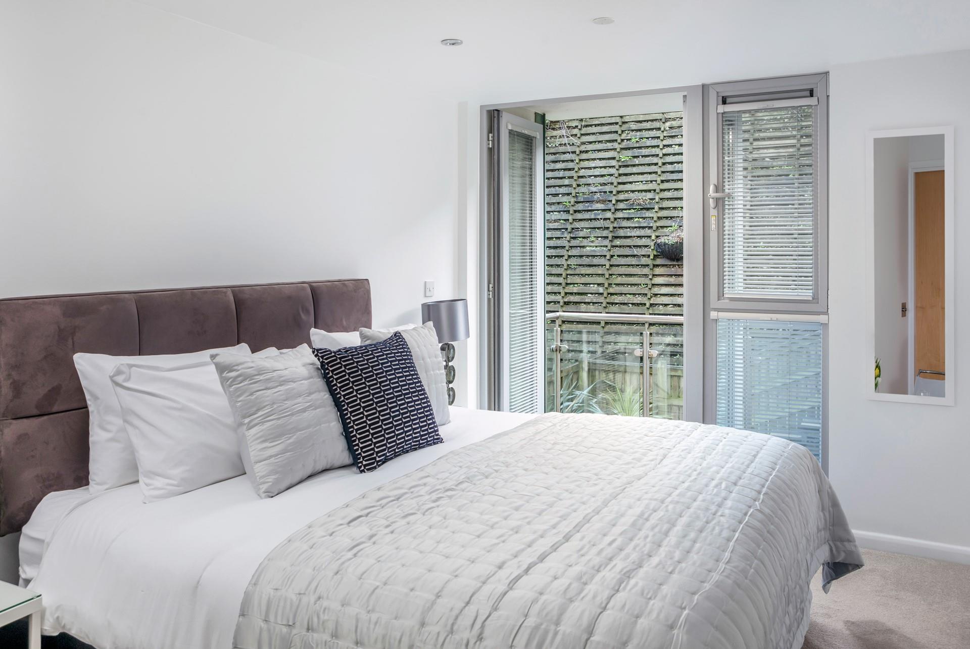 Sink into the super king bed sheets and drift into a dreamy night's sleep.