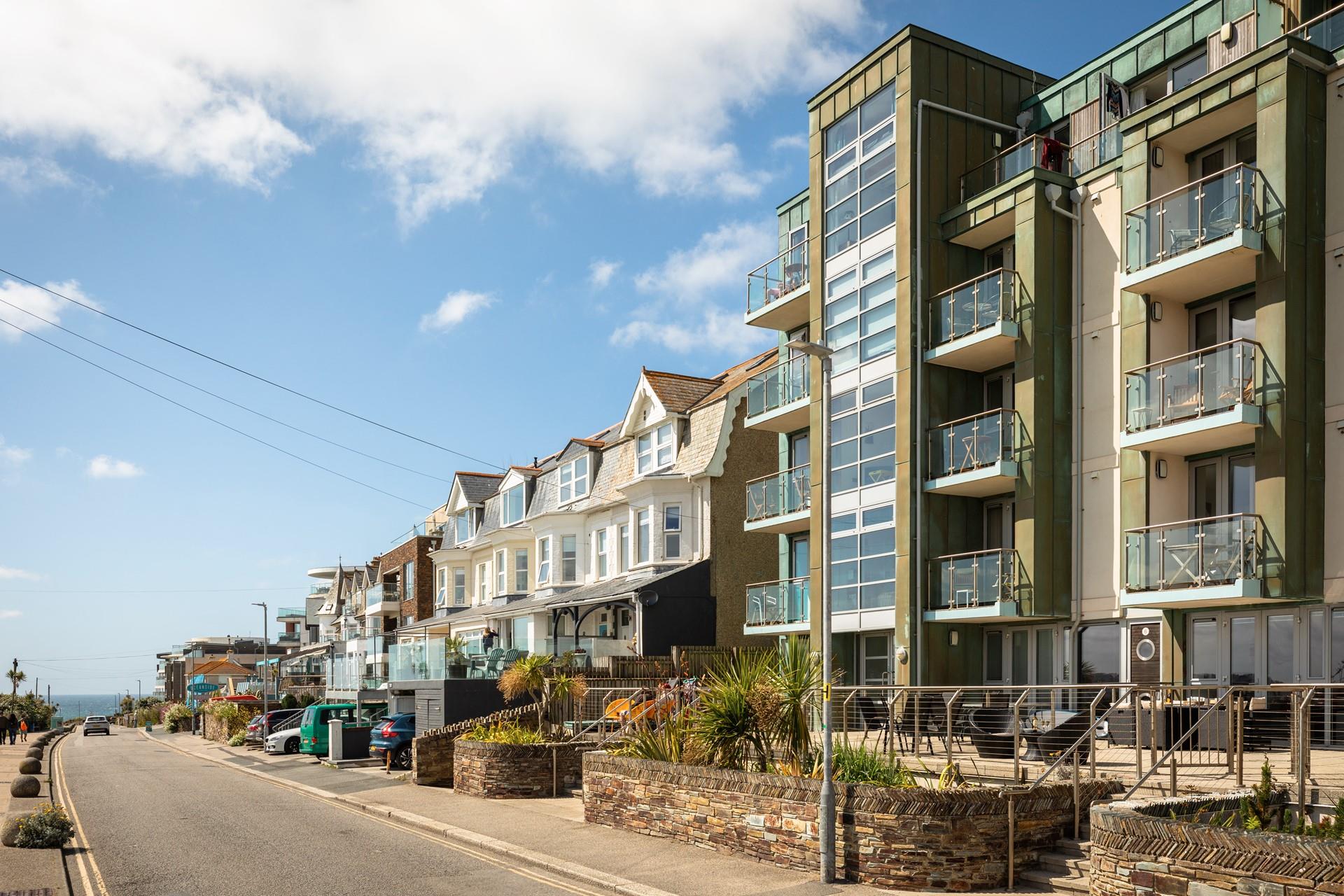Take a short stroll to Fistral beach and enjoy a morning dip.