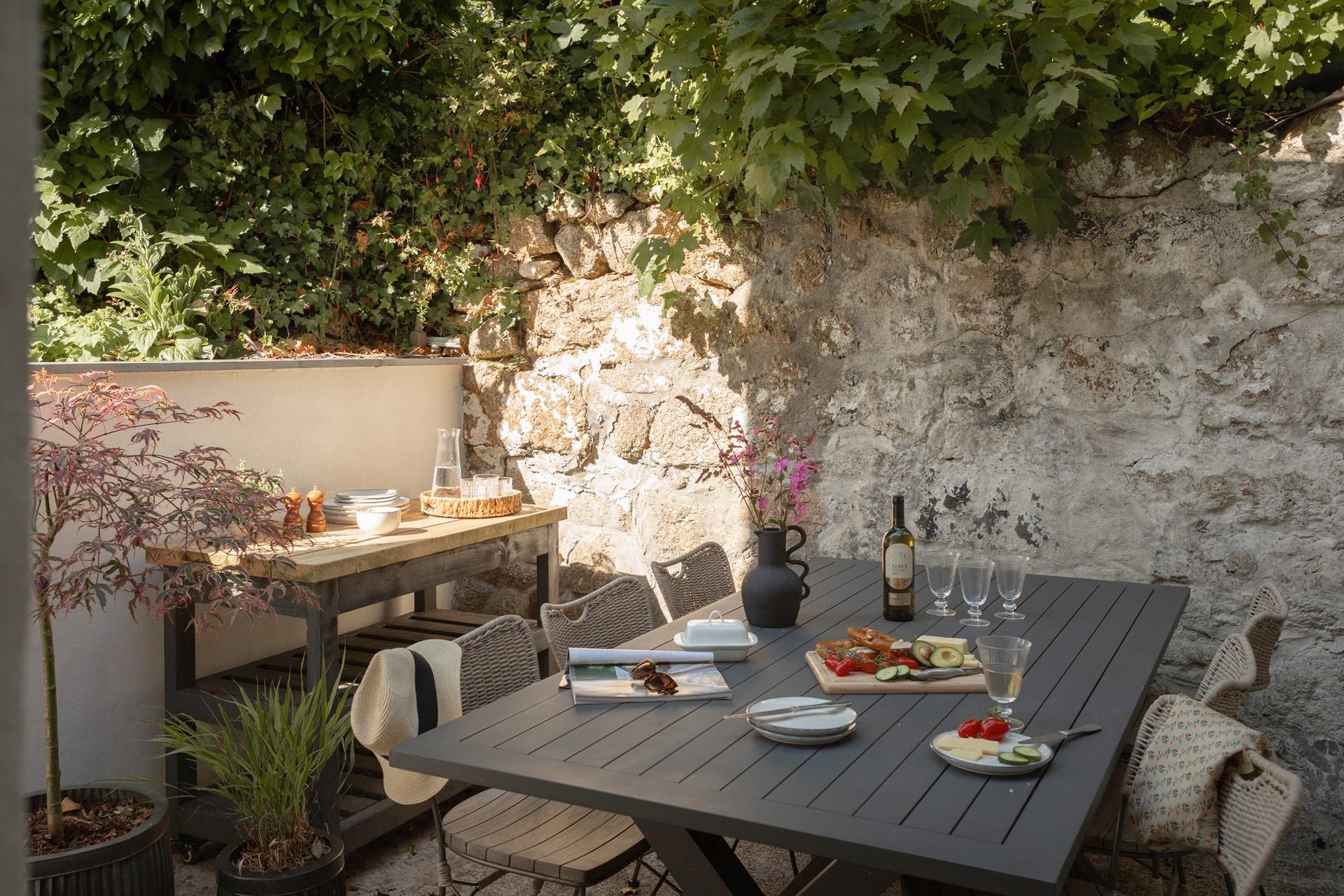 Enjoy a delicious meal al fresco.