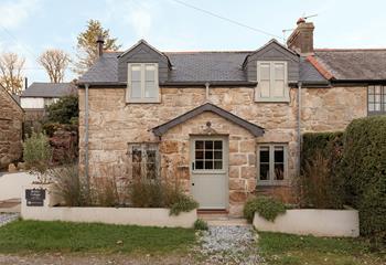 A warm welcome awaits at this charming Cornish cottage.