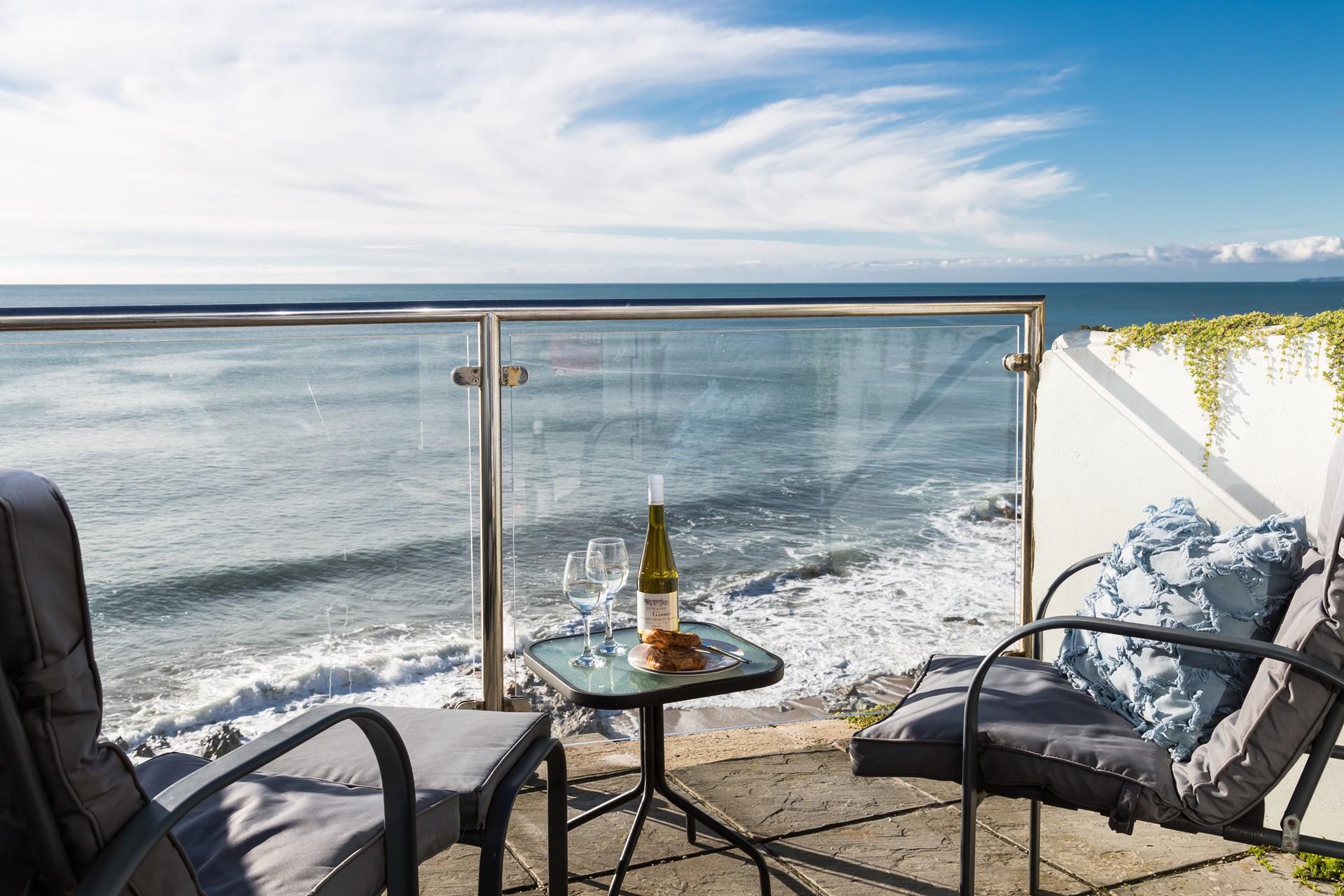 Take your favourite tipple out to the balcony and enjoy the stunning uninterrupted views.