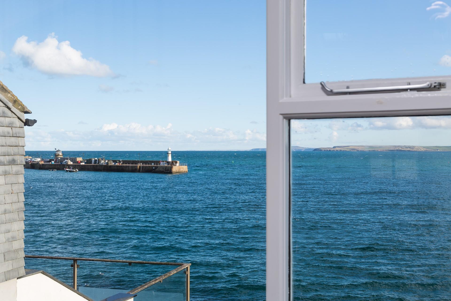Watch the tide roll in and out of the harbour from the comfortable sitting room.