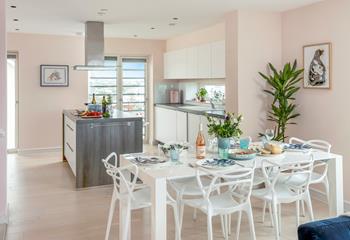 Morvoren, Sleeps 6 + cot, Newquay.