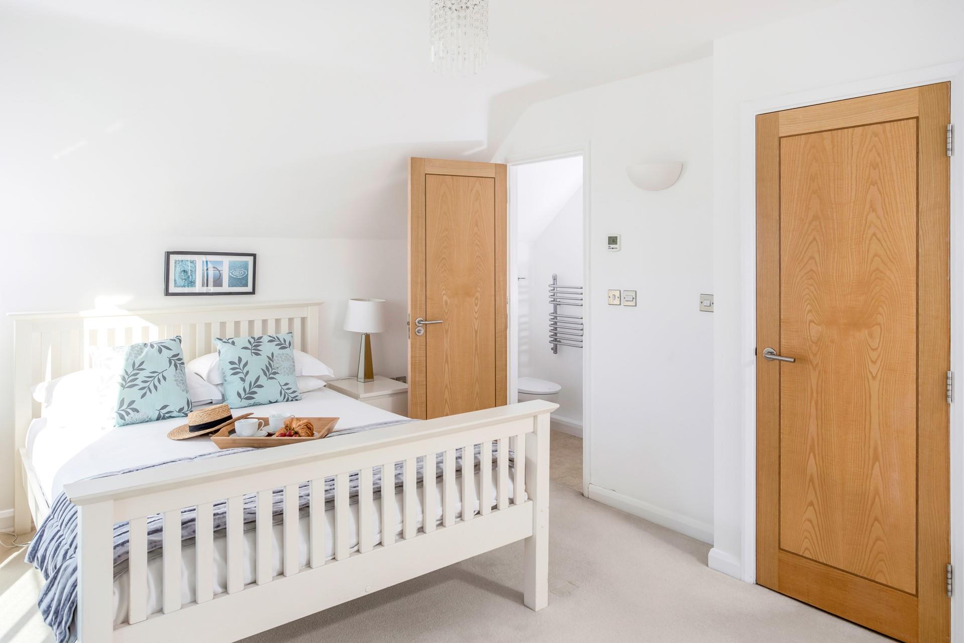 Wake up and wander into the en suite to get ready for the day.