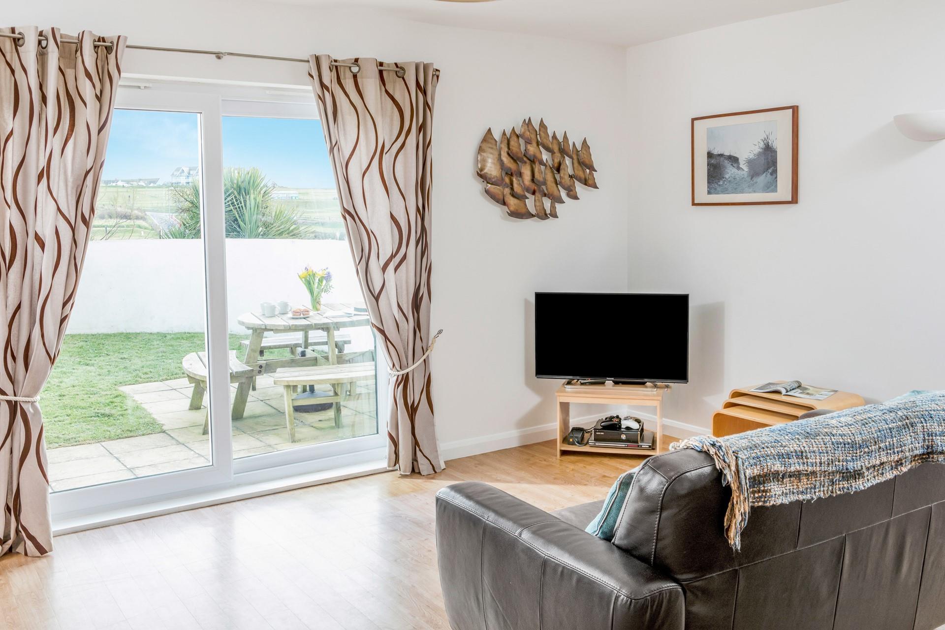 Open the patio doors and let the fresh breeze in whilst you relax.