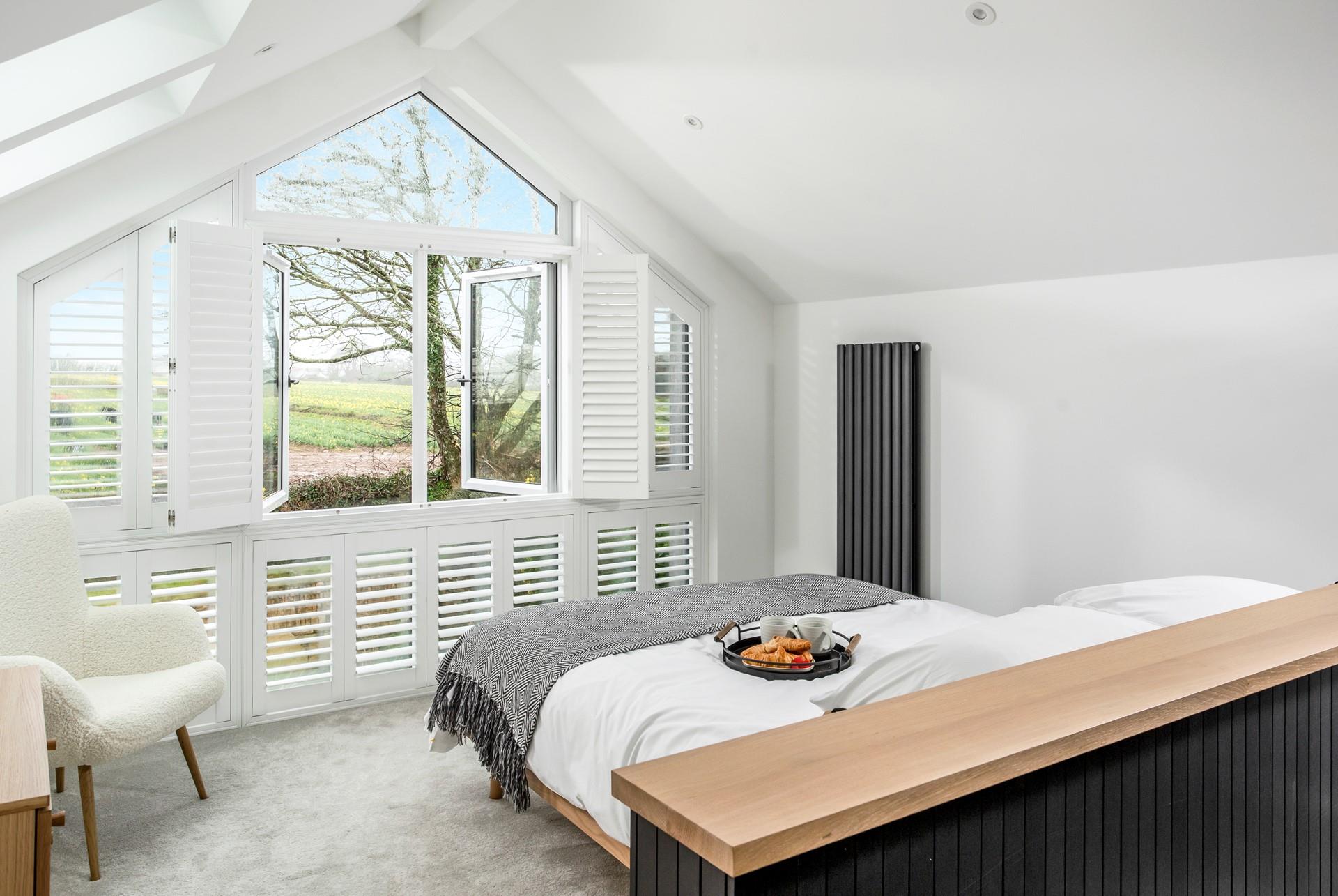 Start the day with breakfast in bed, with a countryside view!