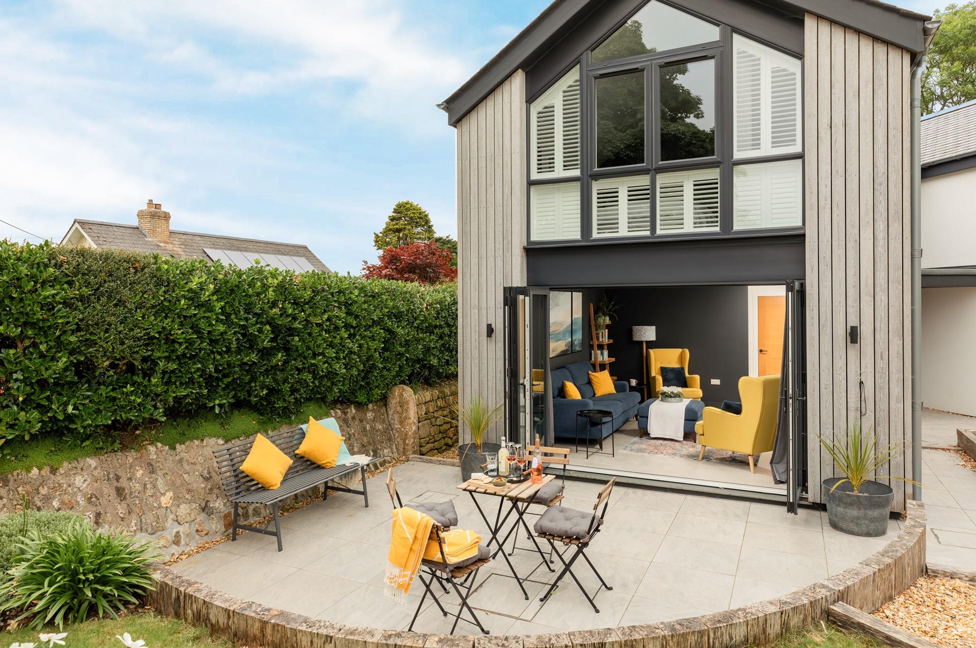 Al fresco dining is a dream in the garden.