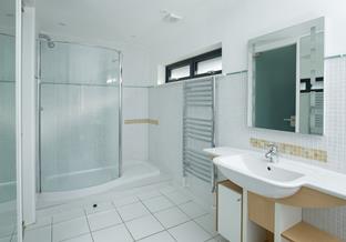 The Decks offers a family bathroom, en-suite shower, and an additional cloakroom!