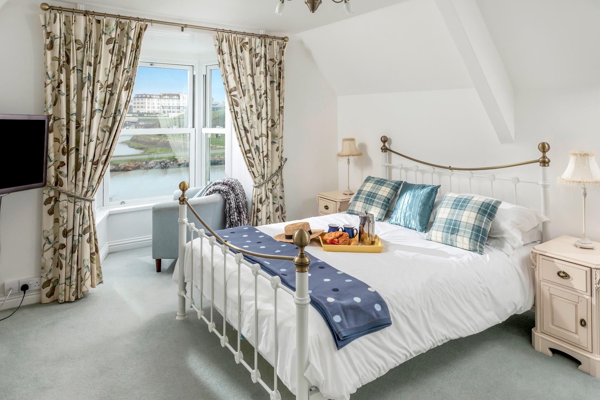 Wake up to stunning seaside and canal views.