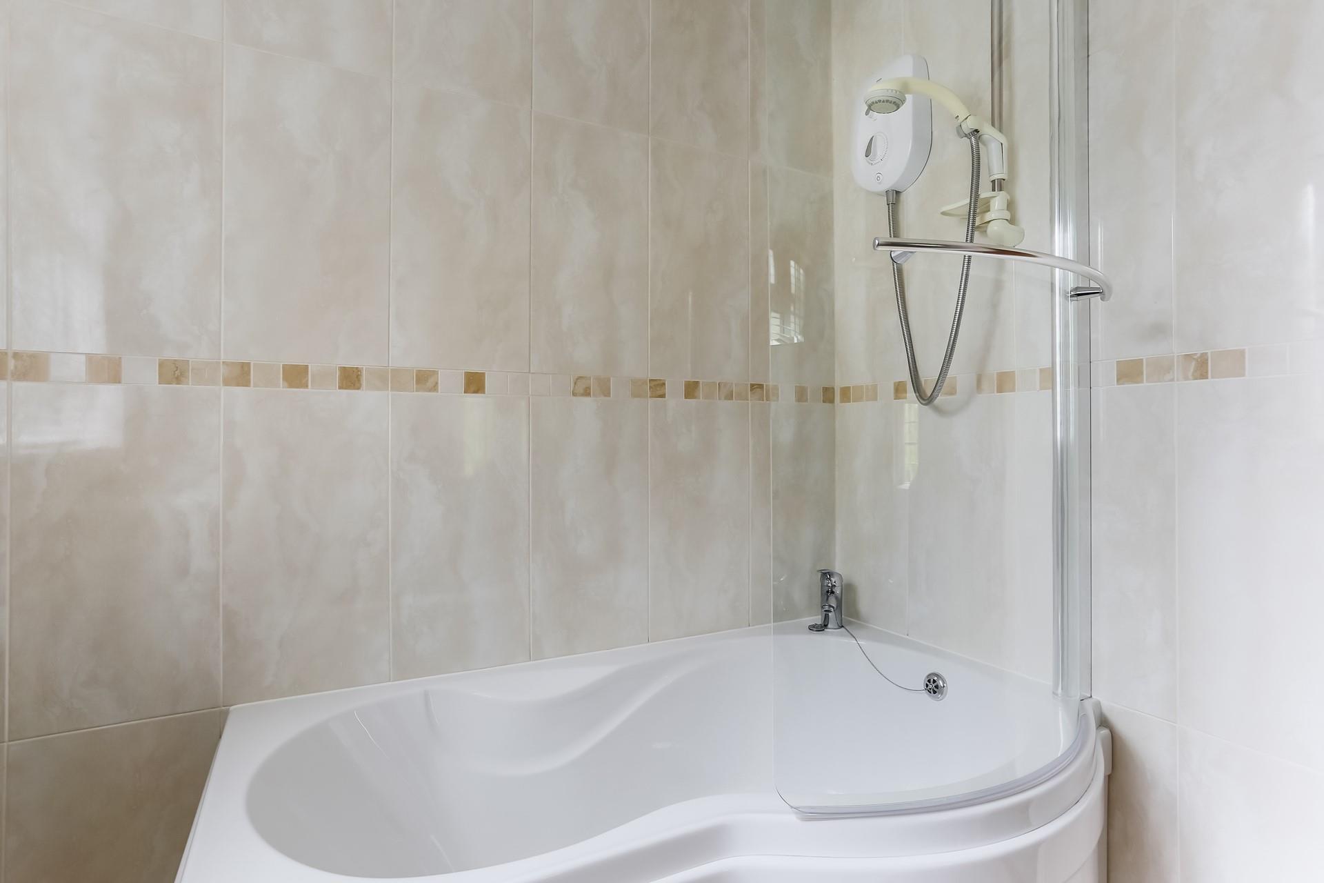 After a long day of exploring Cornish beauty spots, relax in a hot bubble bath in the evening.