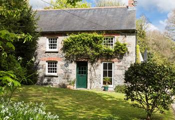 Woodbine Cottage is a cosy abode in the heart of tranquil south Cornwall.