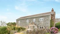 Rose Cottage is ideally located in a peaceful countryside setting whilst still being close to the coast.