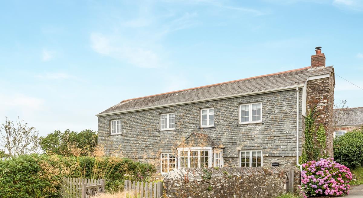 Rose Cottage is ideally located in a peaceful countryside setting whilst still being close to the coast.
