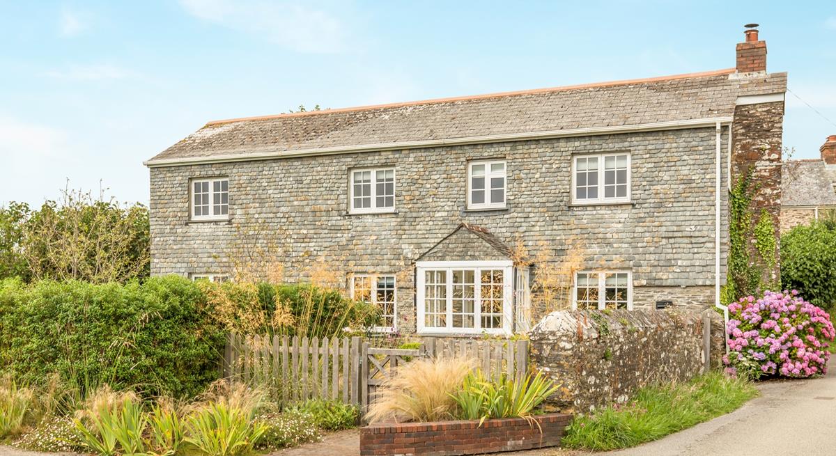 Rose Cottage is a charming cottage in the quaint hamlet of St Ewe.