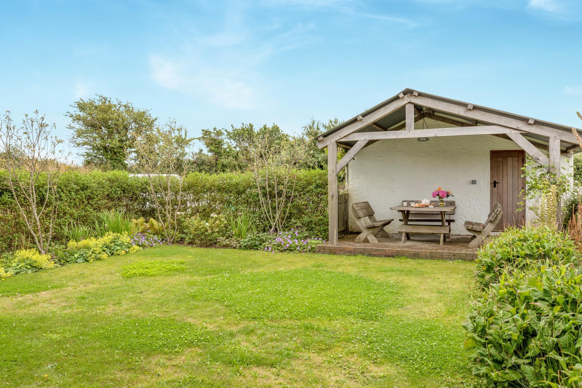 Spend summer evenings enjoying time with family and friends in the garden.