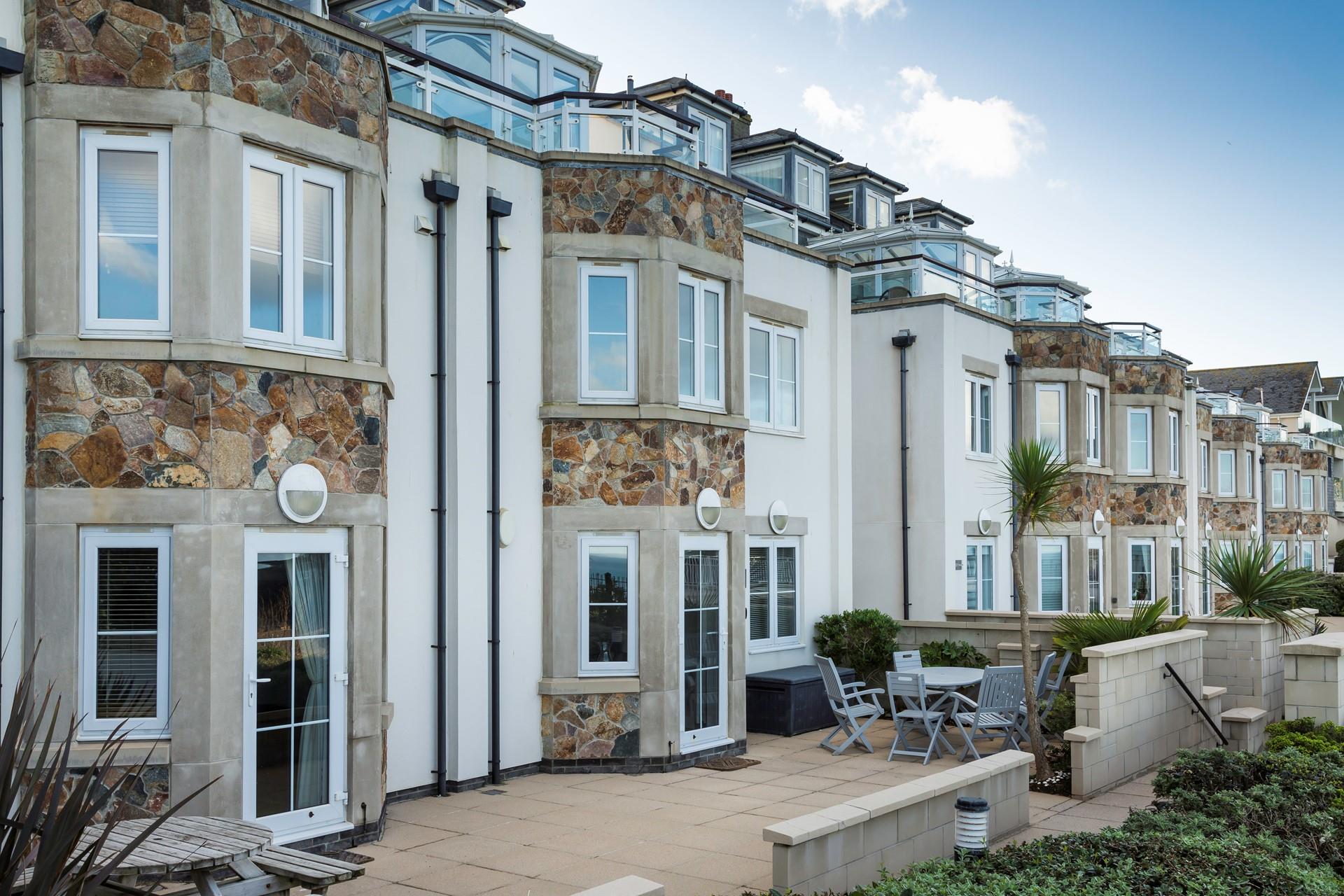Compass Point is in an ideal location in Carbis Bay.