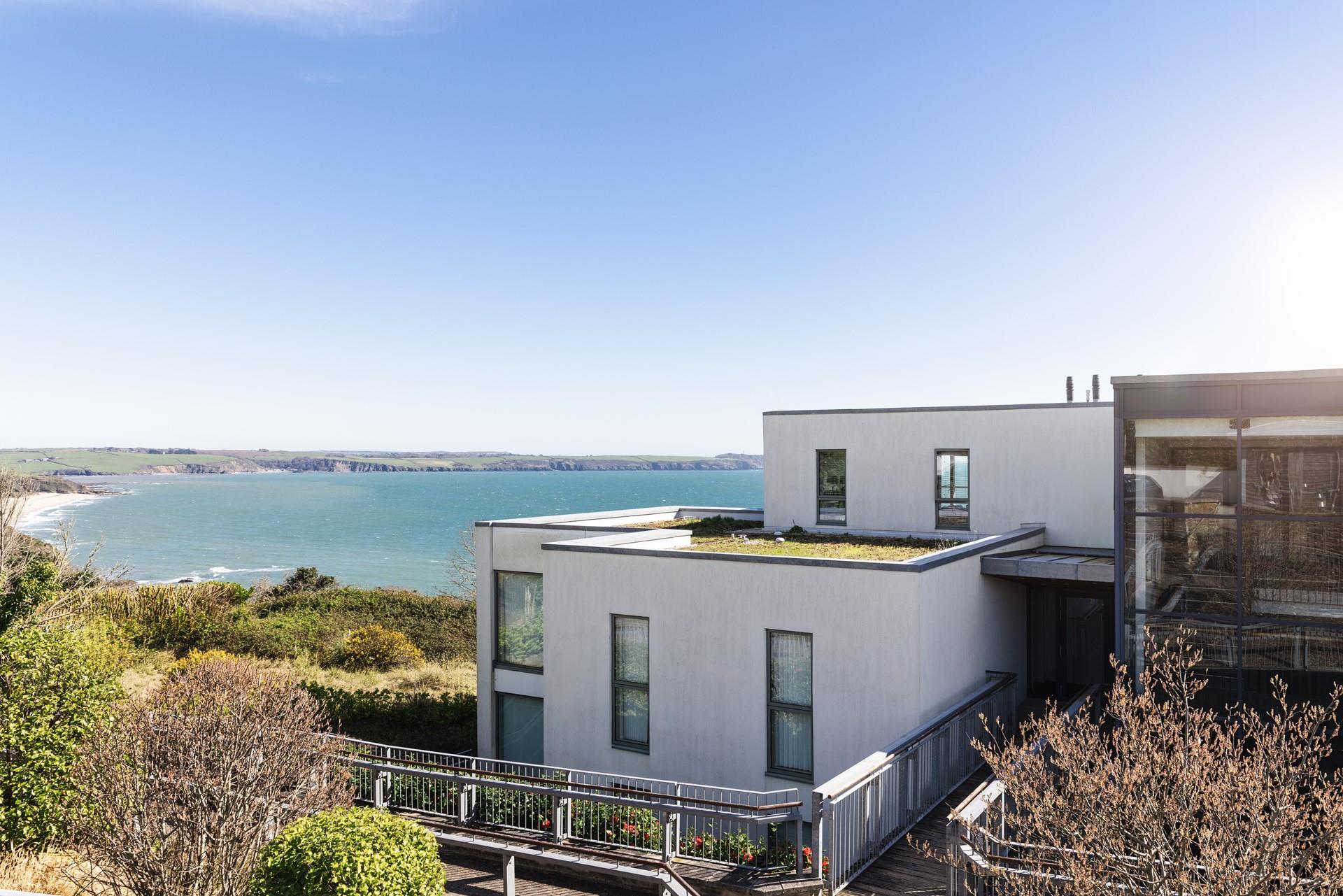 The apartment is ideally located for beach days.