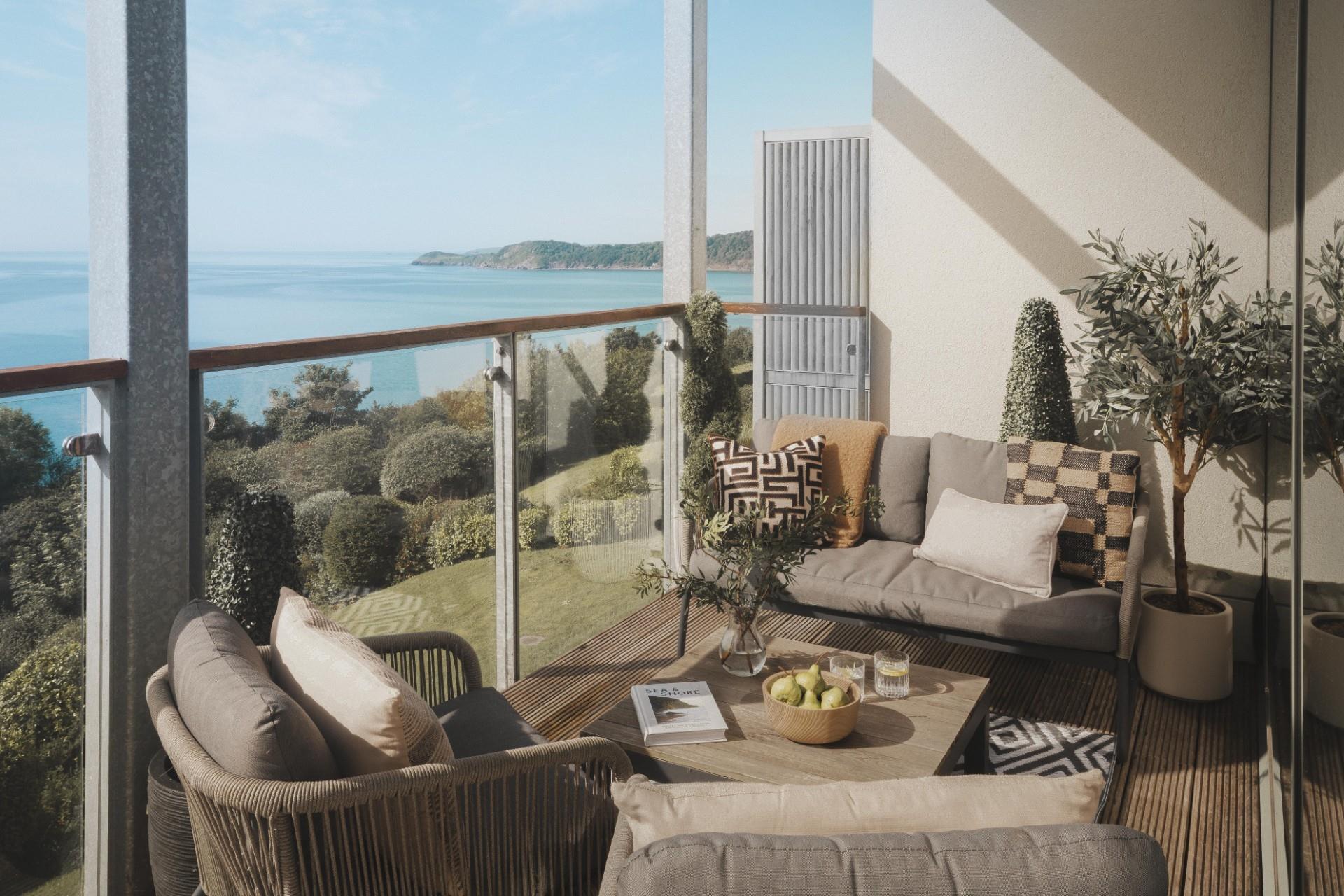 Welcome to Mor Dianc, where magnificent views await!
