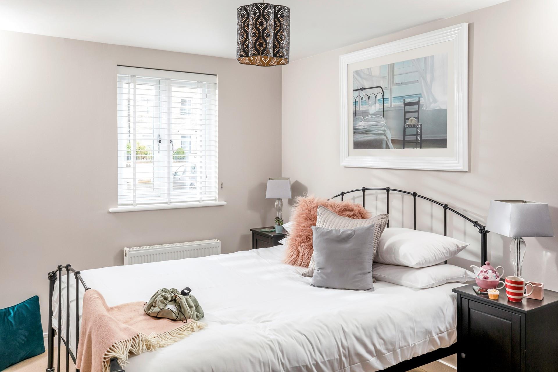 Tuck into the king size bed and drift into a dreamy night's sleep.