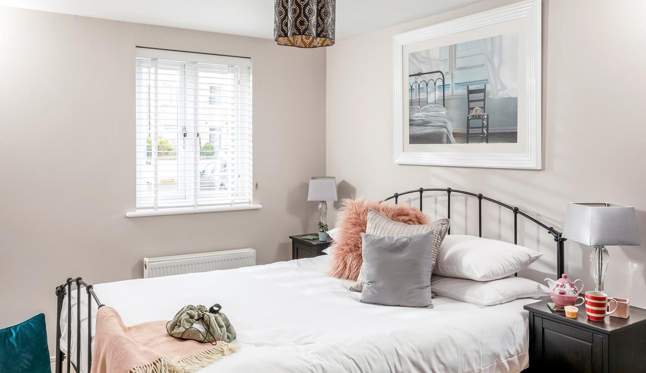 Tuck into the king size bed and drift into a dreamy night's sleep.