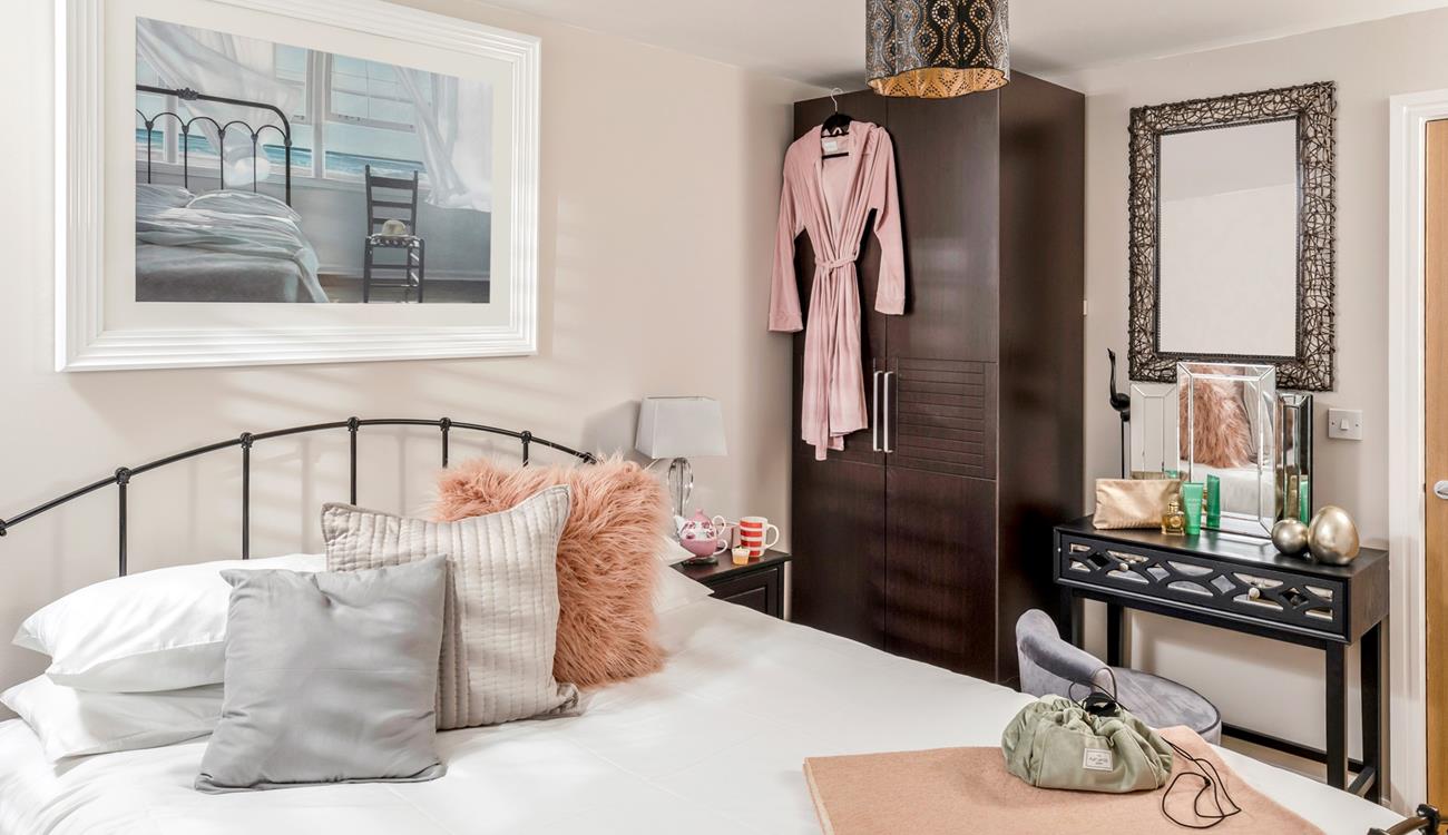 Wake up and sip a cuppa in the comfy king size bed each morning.