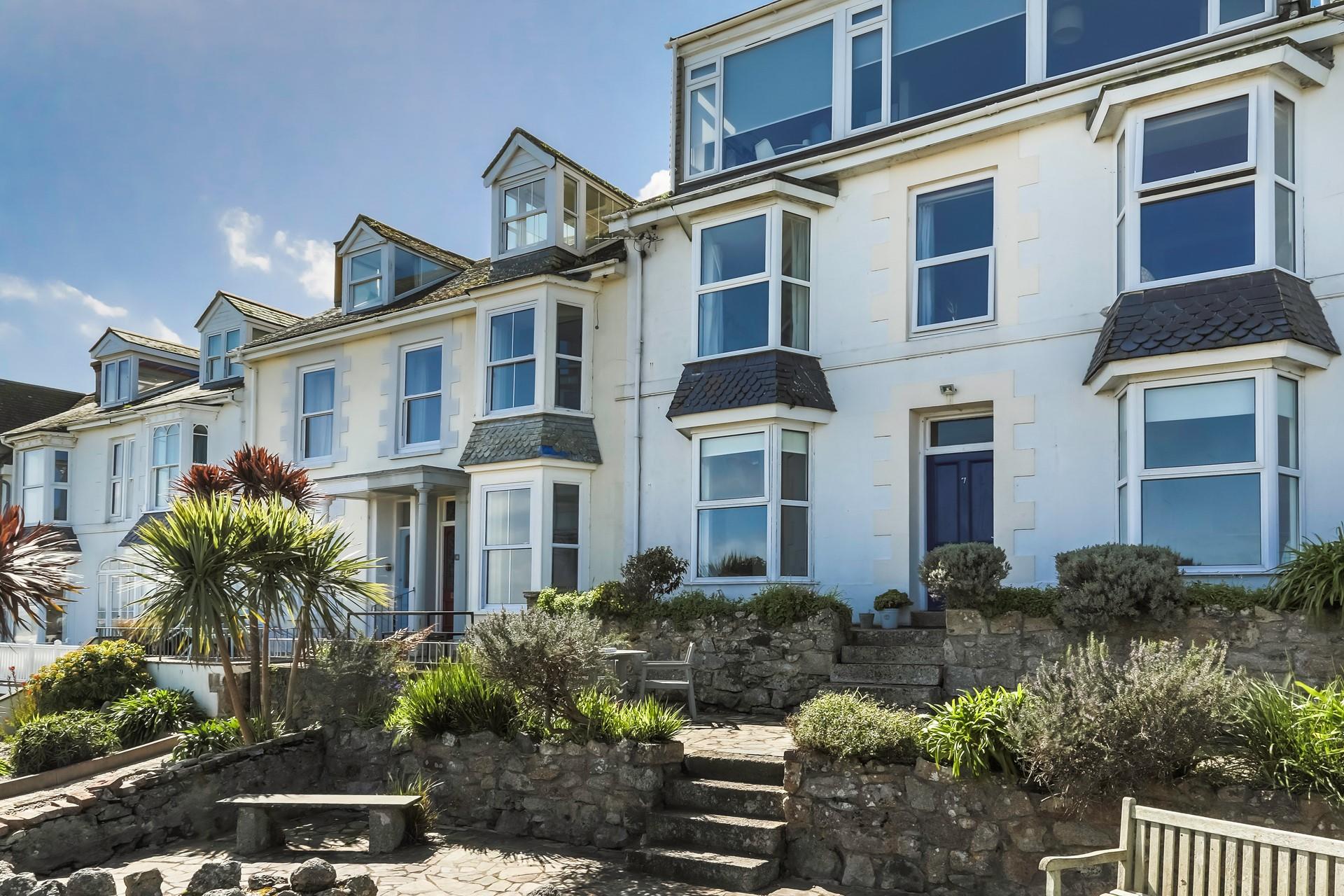 Ideally located, you can walk into town in minutes!