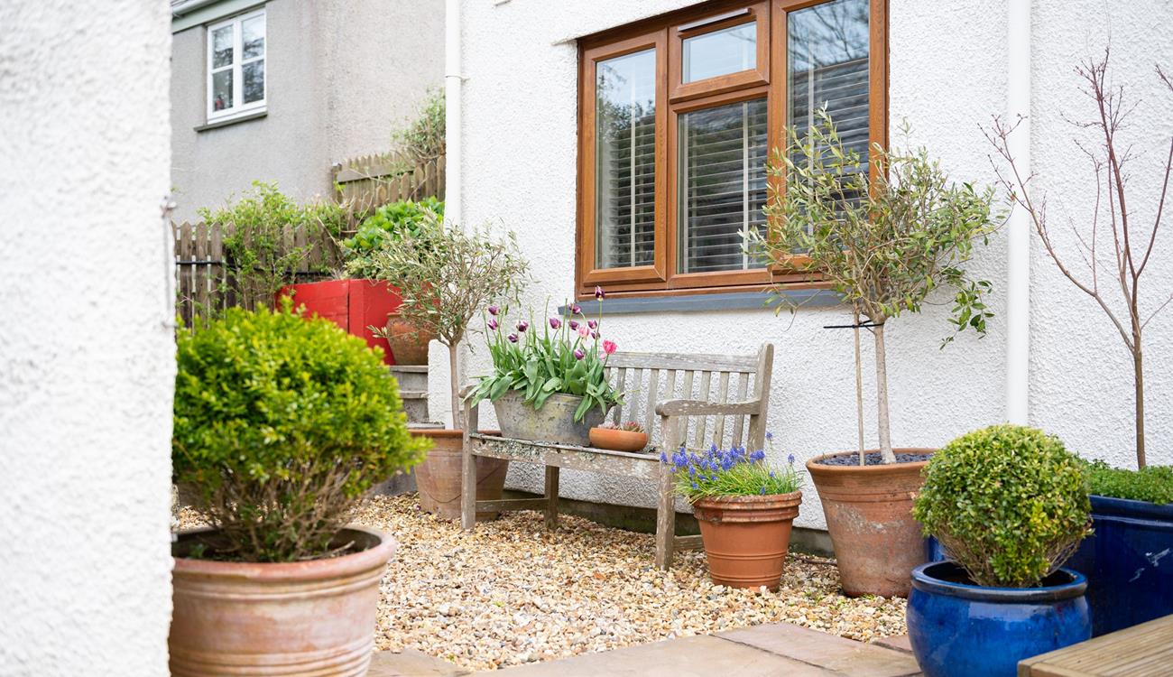 Barn Cottage is located in a pretty hamlet close to Crackington Haven.