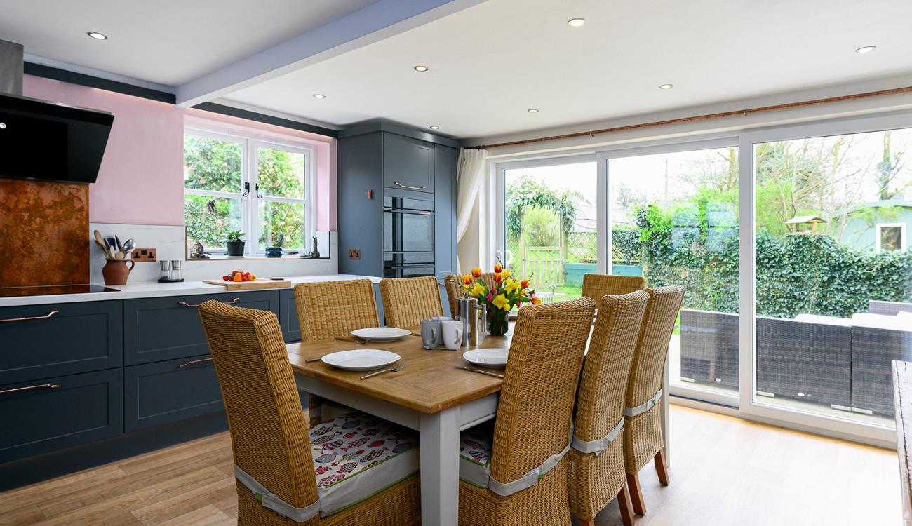 Let the chef of the family cook up a storm in the well-equipped kitchen.