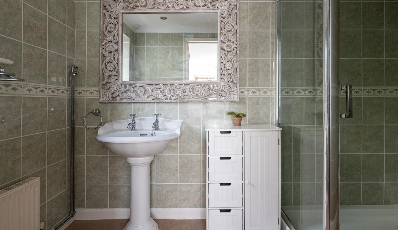 Get ready for the day in the en suite.