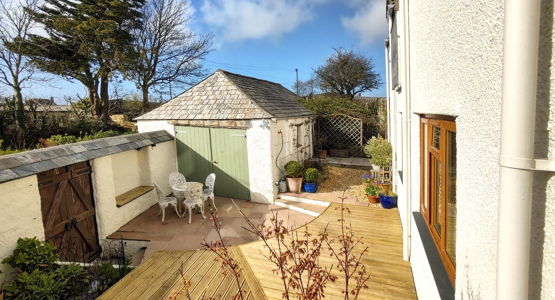 The patio area provides the perfect suntrap!