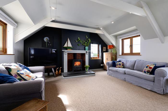 Barn Cottage, Sleeps 8 in Crackington Haven 