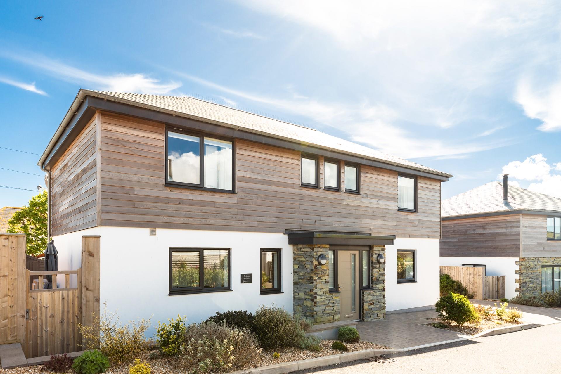 Sydney House is ideally located just a short 5-minute walk to the beach.