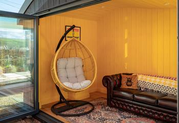 Enjoy a quiet moment in the egg chair and unwind from daily life.